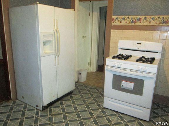 5th image of 729 E Virginia Ave