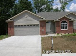 1002 Ravina Dr, Chatham, IL 62629