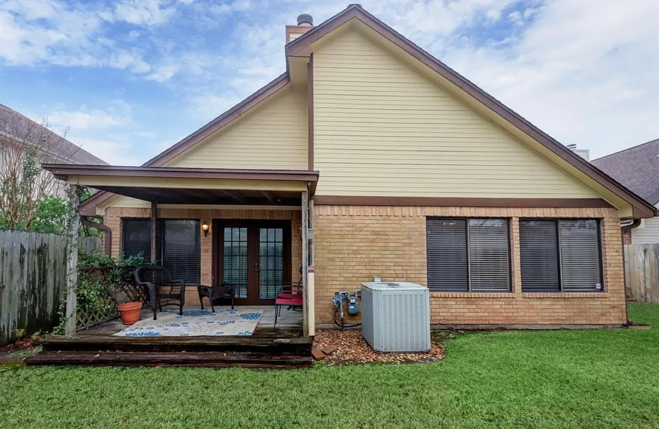 3 bed, 2055 sqft, $2,500 — Photo 3