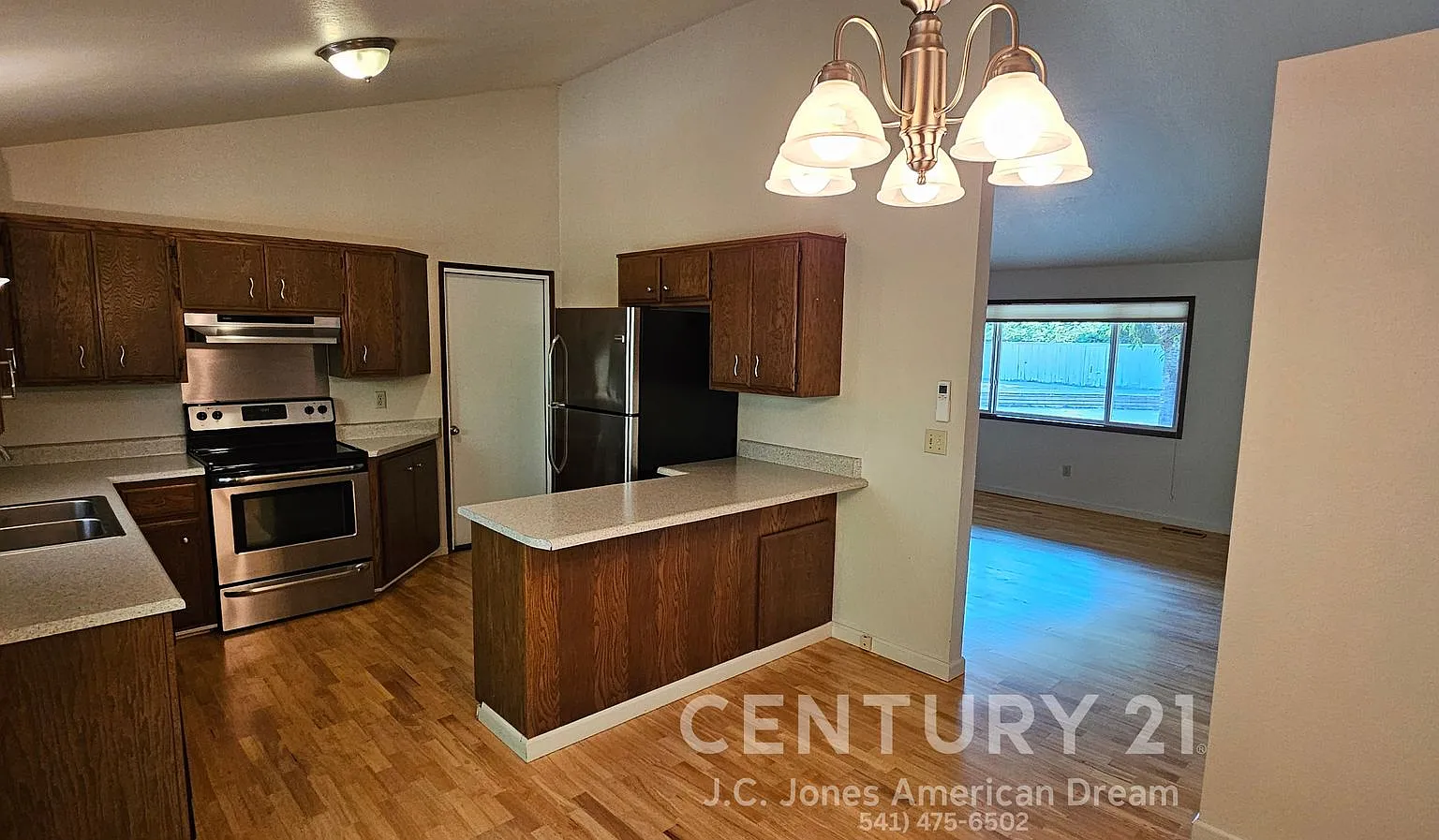 3 Bed 2 Bath Home w/Attached Garage — Photo 4