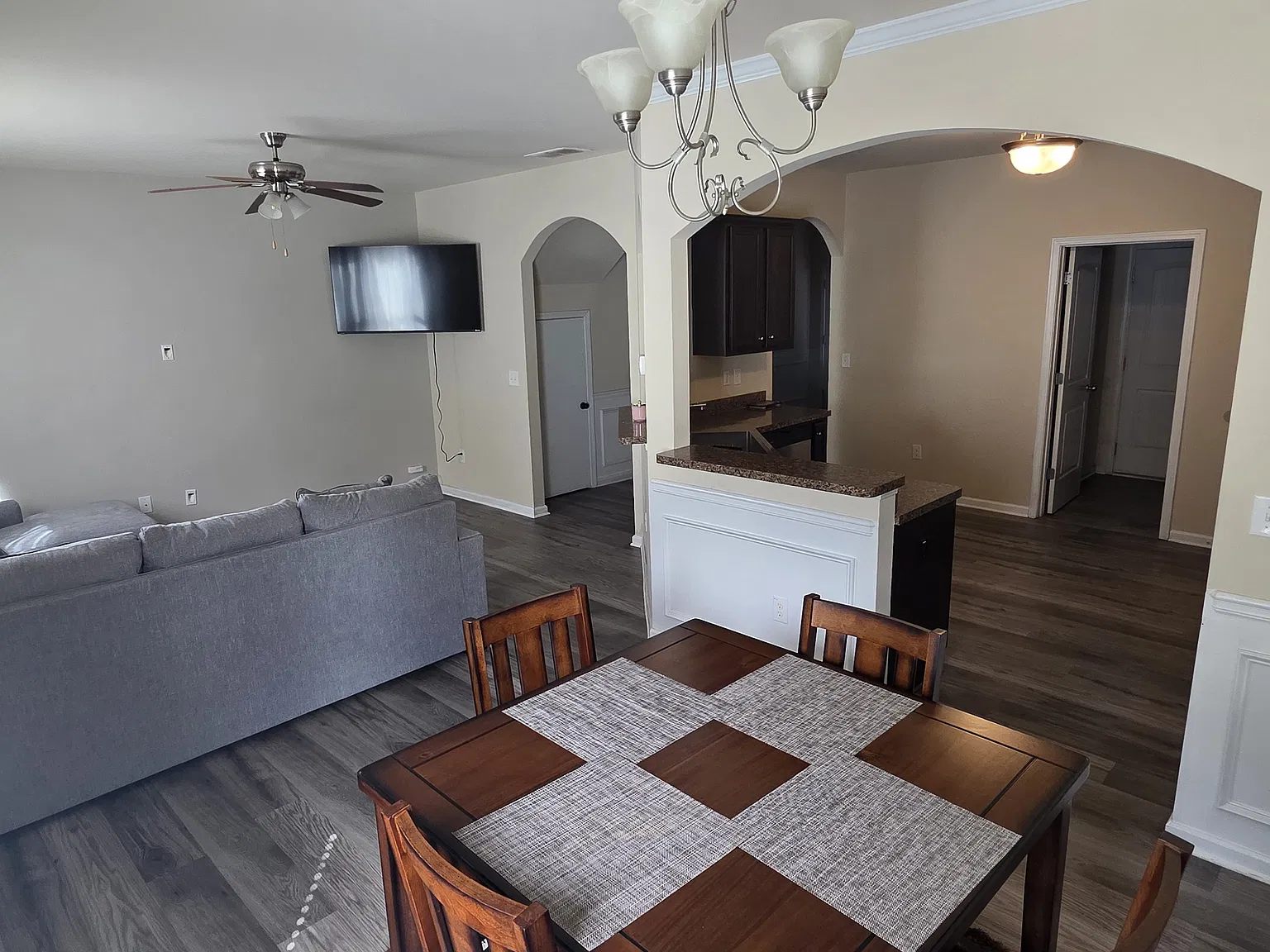 4 bed, 2.5 bath, 1700 sqft, $3,500 — Photo 4