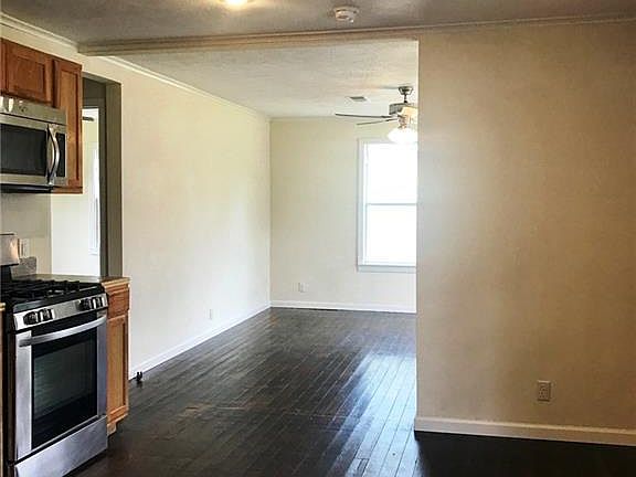 5th image of 3126 Burton St