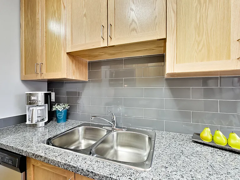 42 Glen Elm Ave #206 — Photo 23