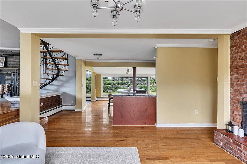4th image of 882 Obrien Avenue