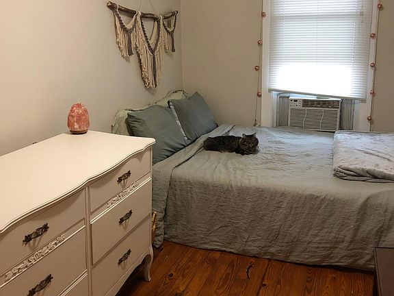 5th image of 158 1/2 Granville St