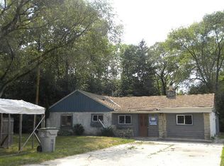 9541 N Swan Rd, Milwaukee, WI 53224