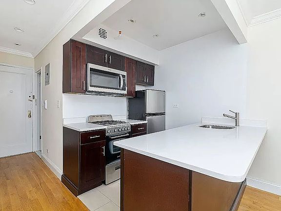 3rd image of 329 W 14th St APT E2
