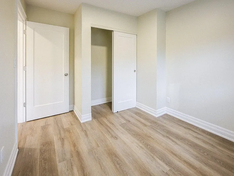 155 Charlton Ave E — Photo 18
