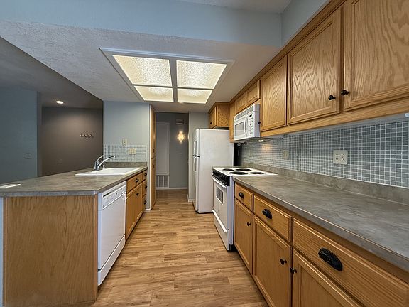 4th image of 960 W East Ave #3