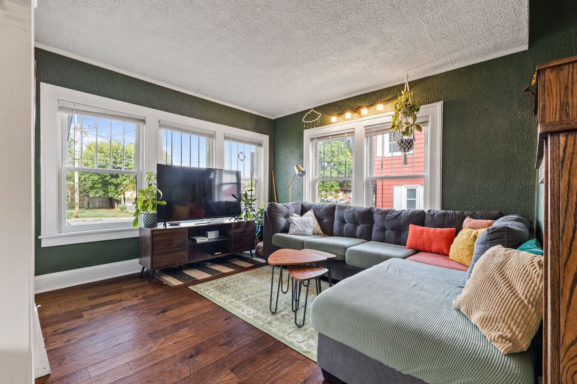 next background image