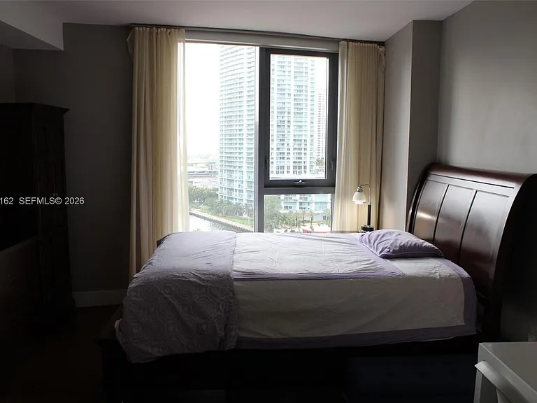 31 SE 6th St #1801 — Photo 10