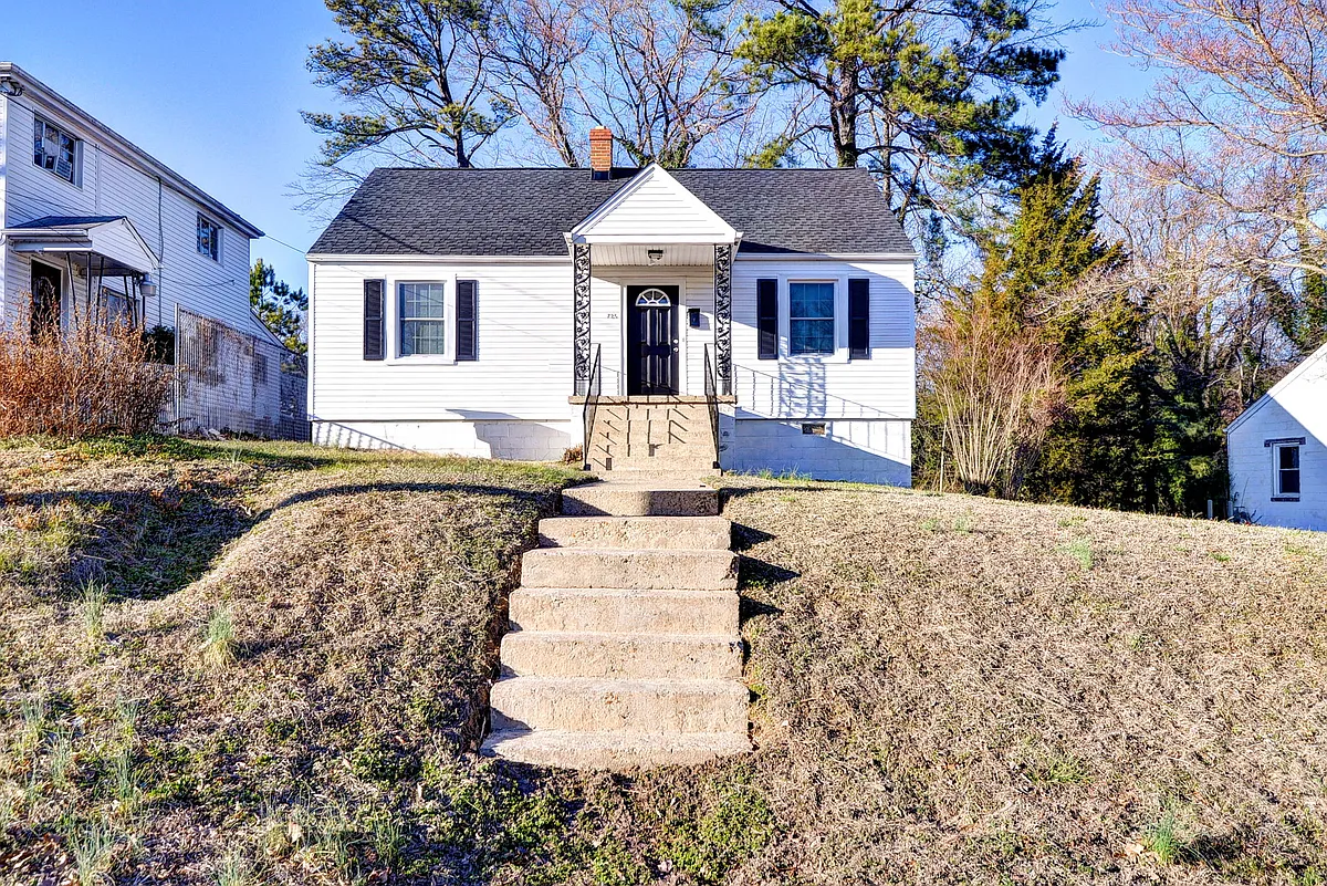 Building Photo - 725 Jefferson Pl