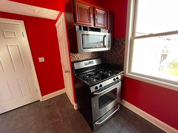 4th image of 3733 N Saint Louis Ave #2R
