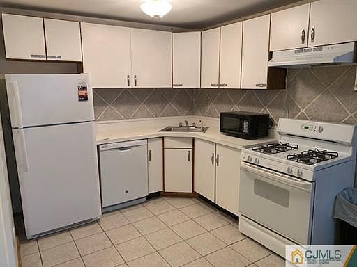 2nd image of 6 Lake Ave APT 5A