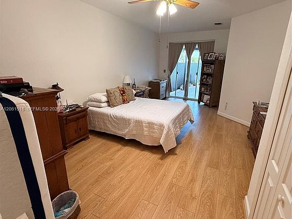 5th image of 15462 SW 39th St