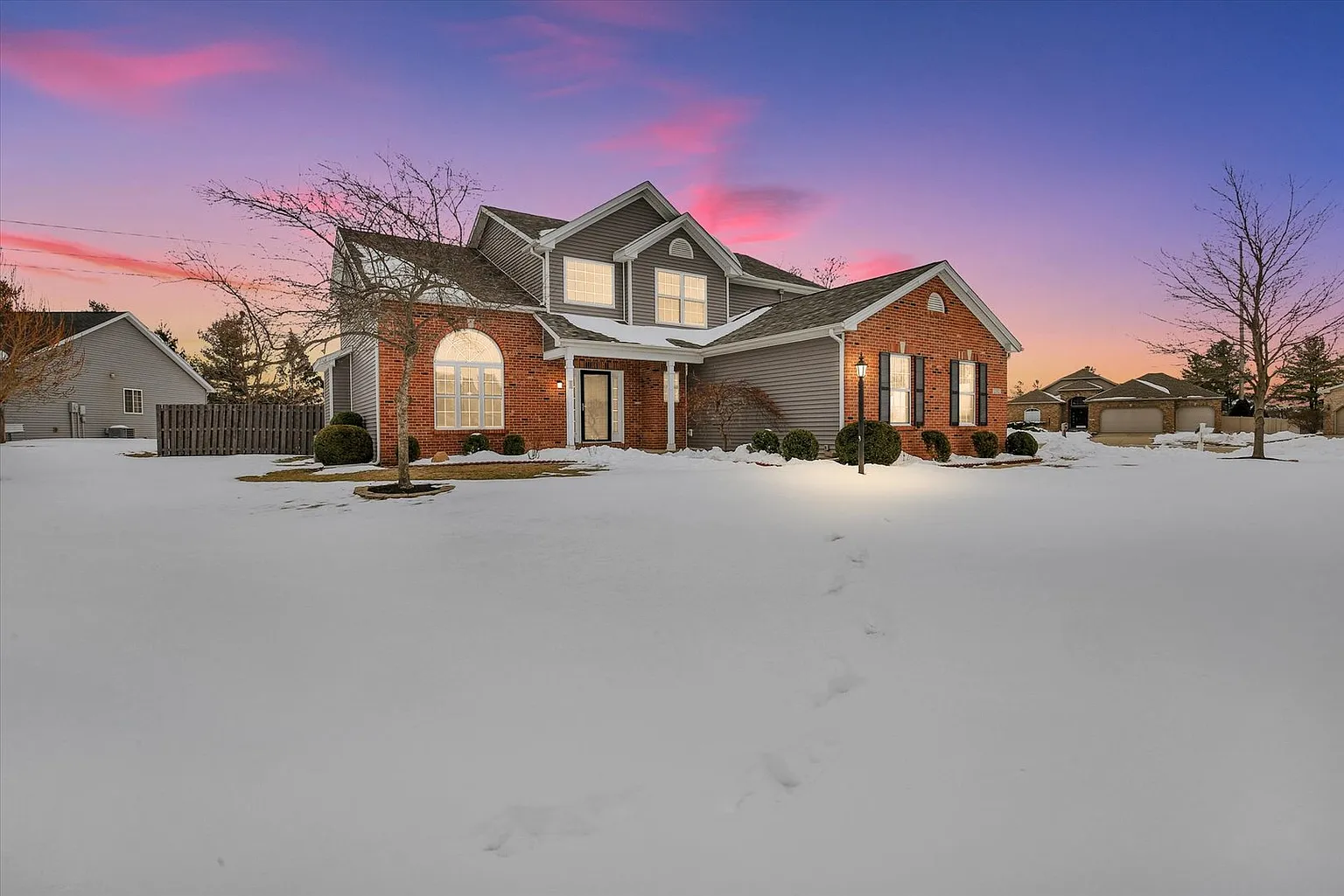 2502 Stricker Ln photo 1
