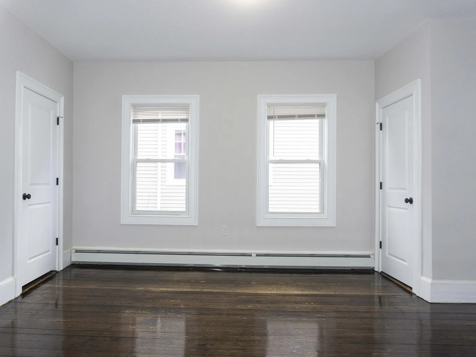 3 bed, 1100 sqft, $3,495 — Photo 2