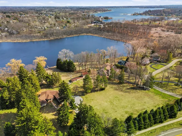 6150 Willow Rd, West Bloomfield, MI 48324