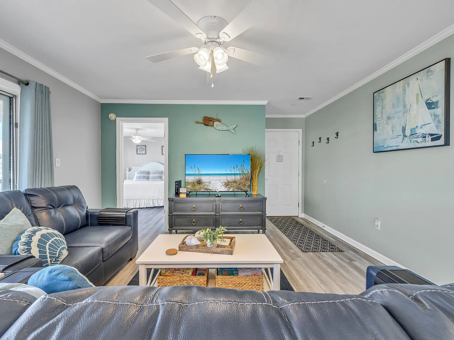 3 bed, 1028 sqft, $4,225 — Photo 4
