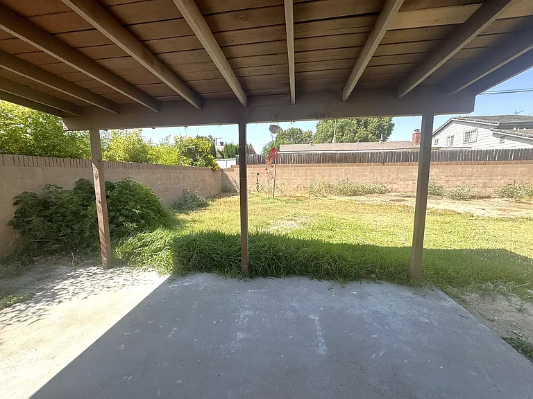 4950 Hancock St — Photo 4