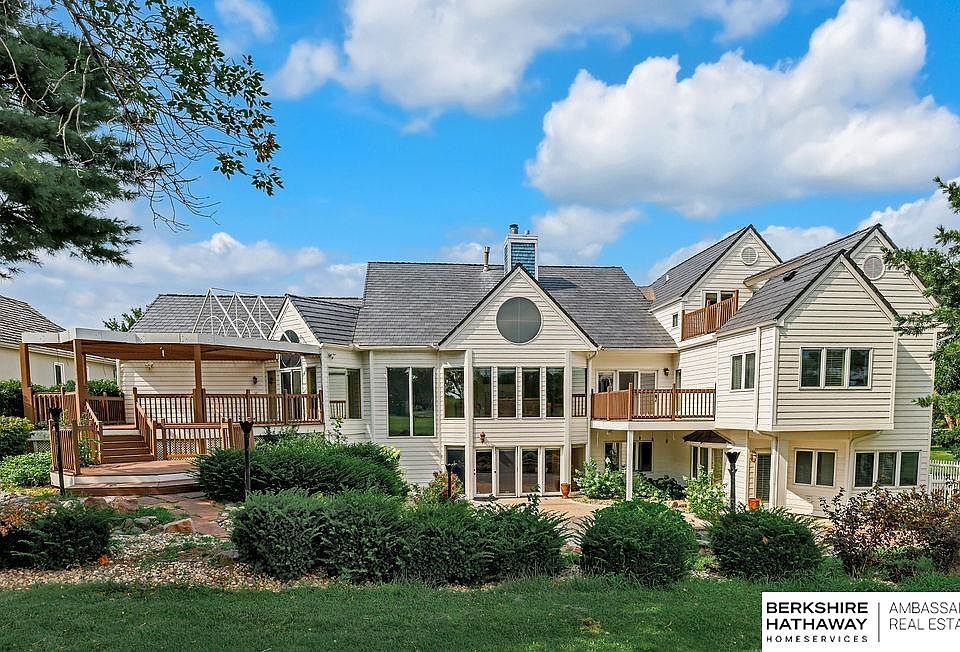 1st image of 811 Western Hills Dr