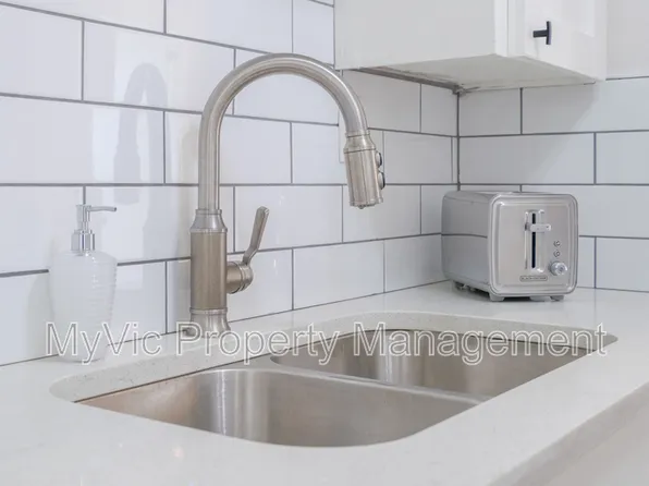 8927 82nd Ave NW, Edmonton, AB T6C 0Z2