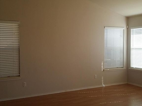 2nd image of 1028 SW 158th St