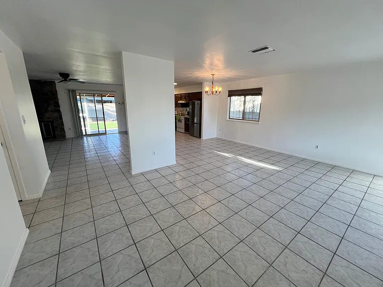 6900 Luella Anne Dr NE — Photo 2