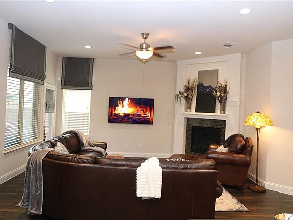 4th image of 1127 Hot Springs Way