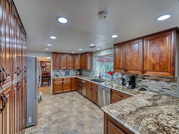 4th image of 32895 Chantada Ave