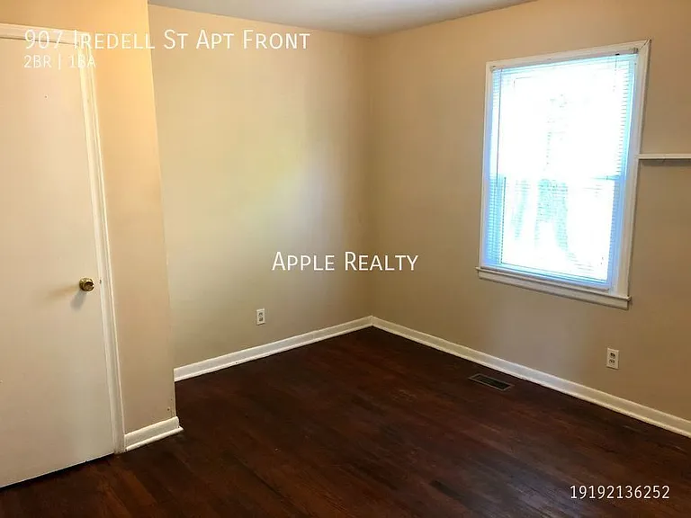 907 Iredell St — Photo 7