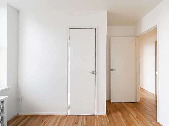 5th image of 393 Hewes St APT 2D