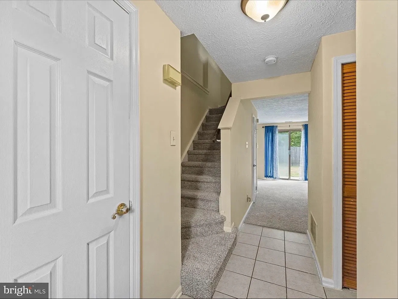 3 bed, 1120 sqft, $2,500 — Photo 3