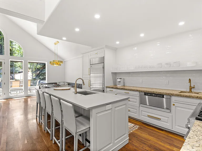 777 Castle Creek Dr — Photo 5