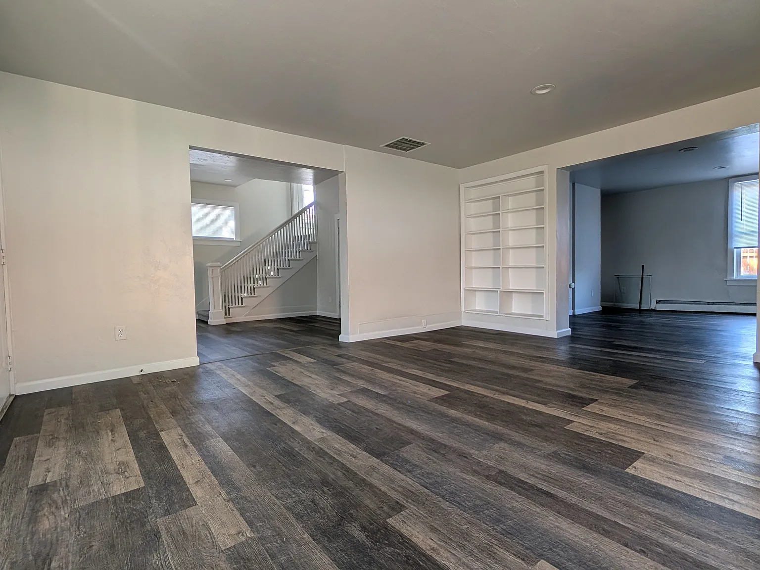 4 bed, 1860 sqft, $2,600 — Photo 2