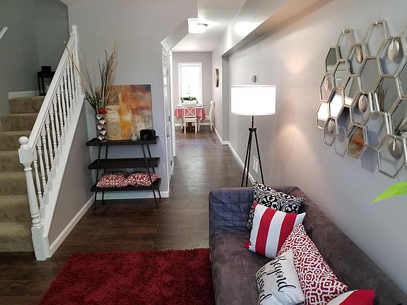 3rd image of 528 N Montford Ave