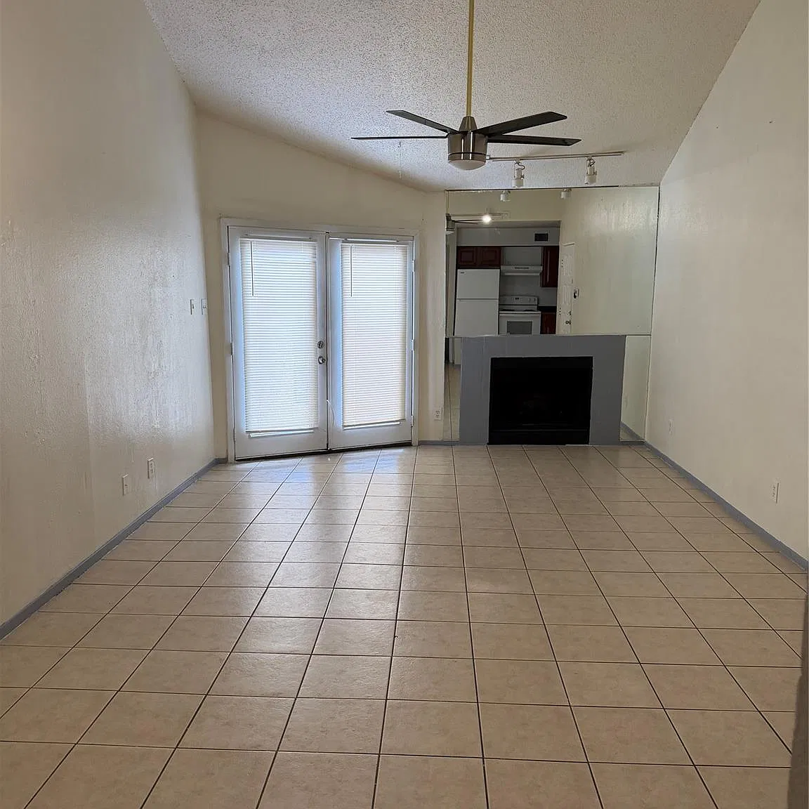 1 bed, 1.0 bath, 453 sqft, $800 — Photo 3