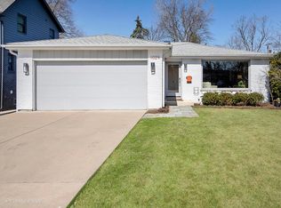 402 1/2 Hudson Ave, Clarendon Hills, IL 60514