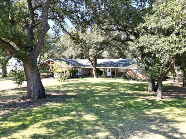 2115 N Neches St, Coleman, TX 76834
