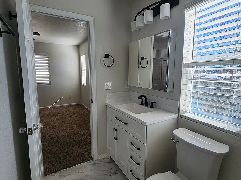 Primary Bath w/ Natural light