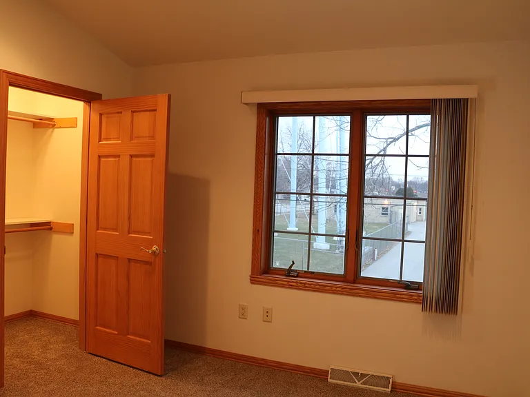 932 Cedar St — Photo 8