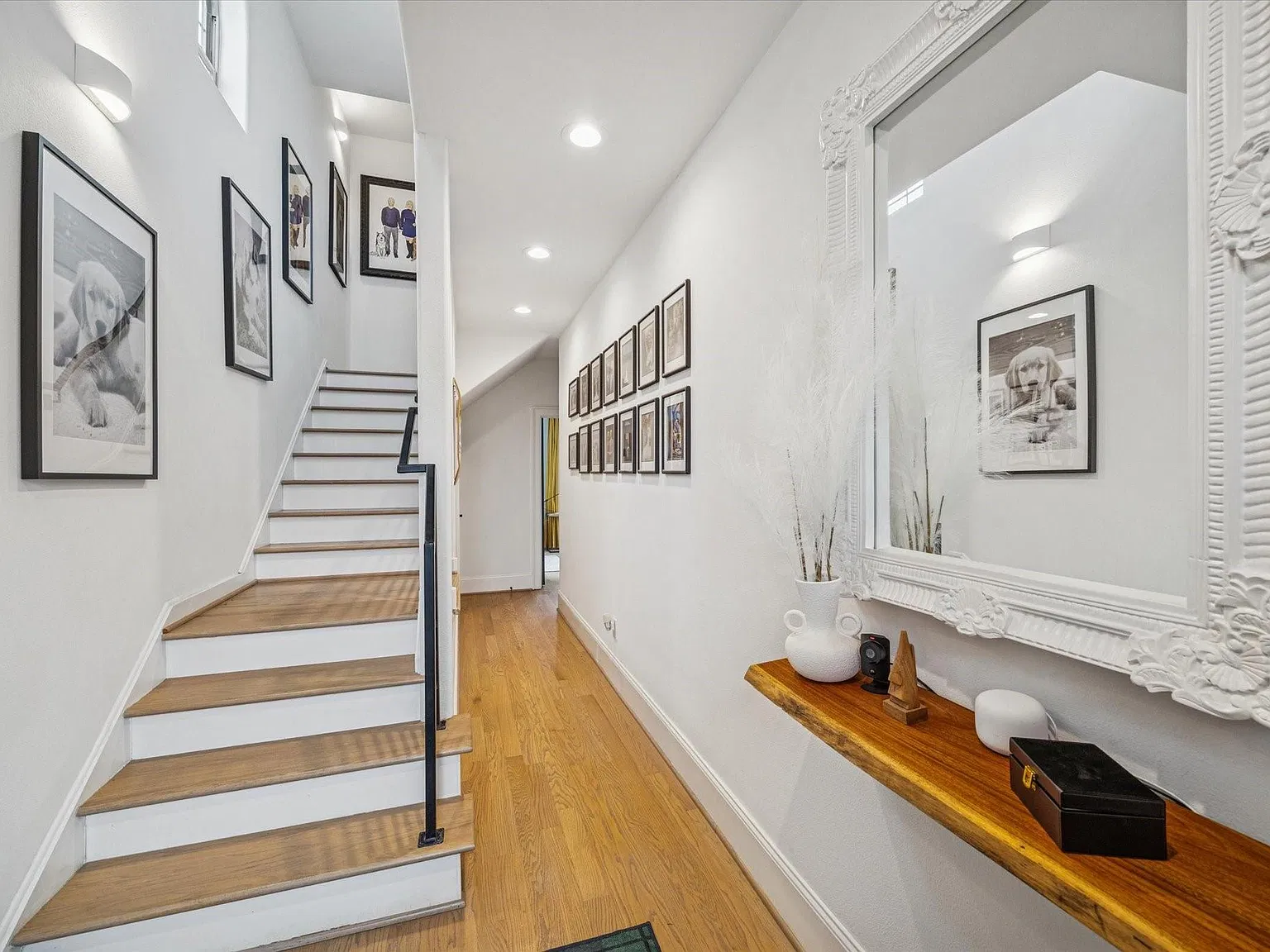 3 bed, 3.5 bath, 2519 sqft, $2,900 — Photo 3