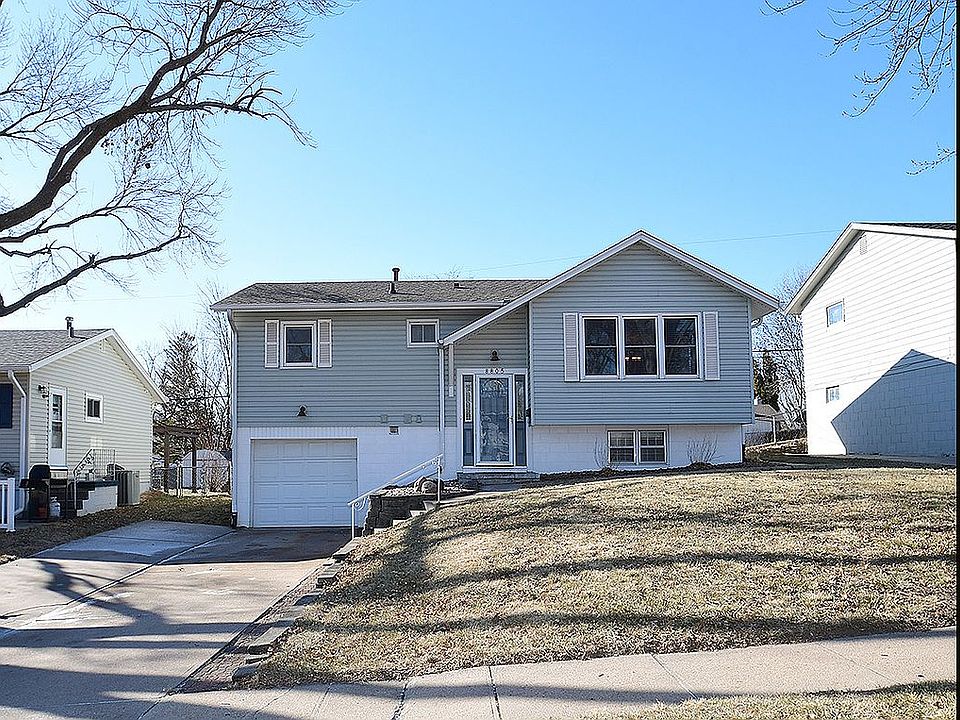 1st image of 8805 Pine Dr