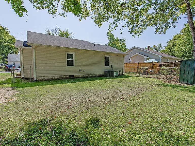 857 Heritage Cir — Photo 34