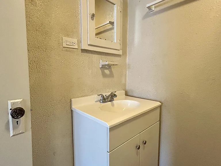 2701 W Rose Hill St #5 — Photo 11