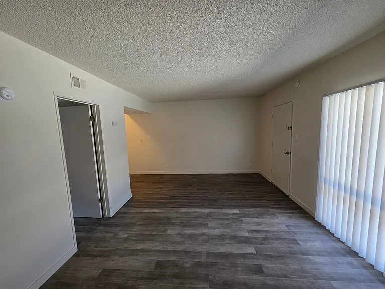 411 N Bush St — Photo 14