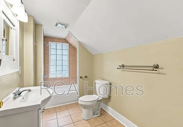 1013 E Morris St — Photo 7