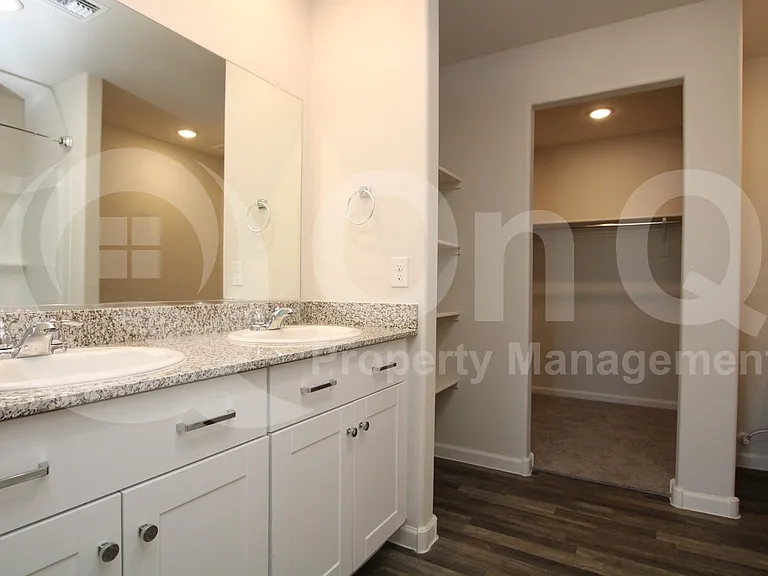 3750 N San Carlos Dr — Photo 13