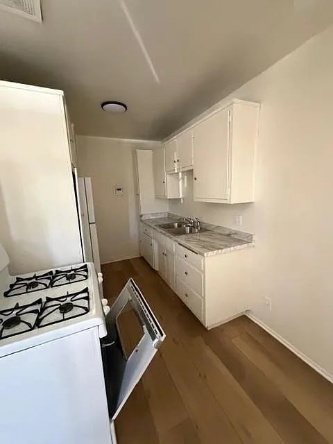 2 bed, 1.0 bath, 900 sqft, $2,295 — Photo 3