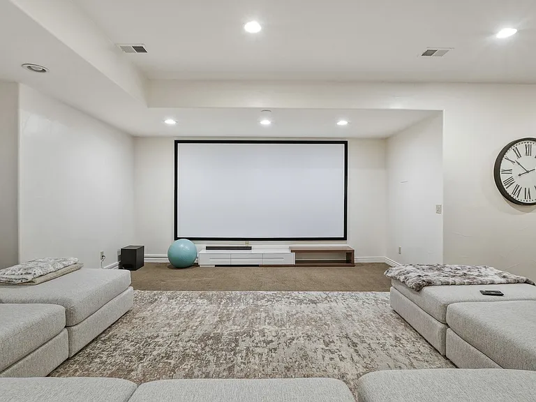 BASEMENT WITH HUGE SCREEN WITH PROJECTOR FOR WATCHING GAMES/MOVIES